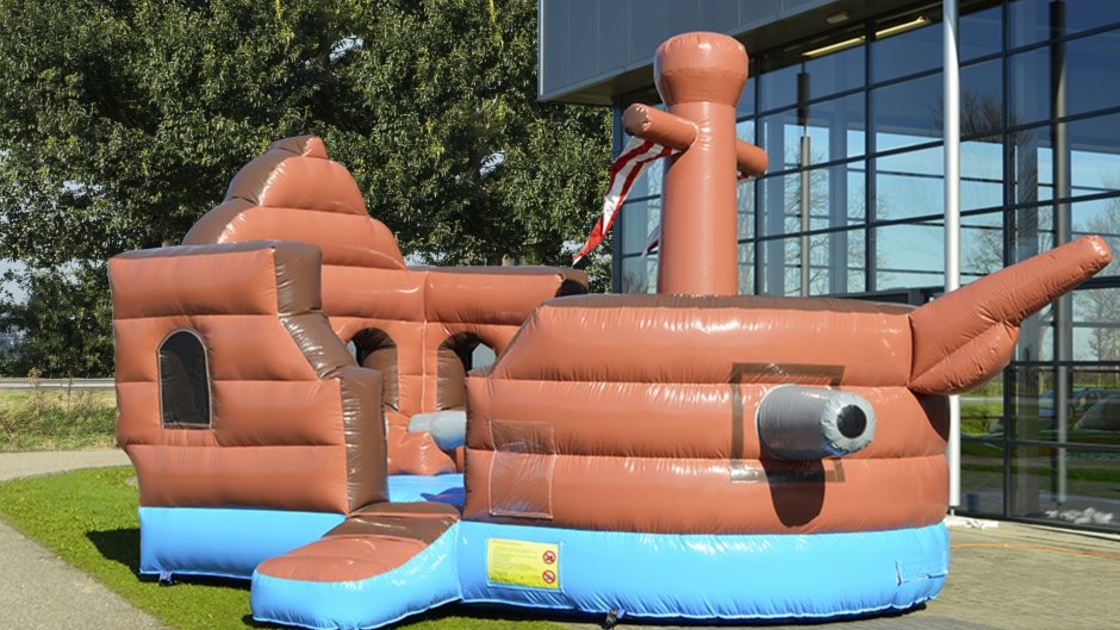 Huepfburg_Piratenboot_01-1120×630